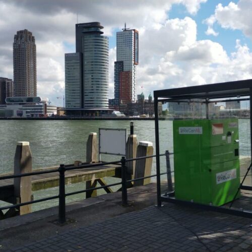 Overkapping voor automaten model Myla 30 Locatie Rotterdam, testen met een statiegeld automaat voor blokjes en flesjes